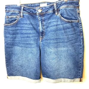 Ava & Viv Cuffed Jean Shorts 18W